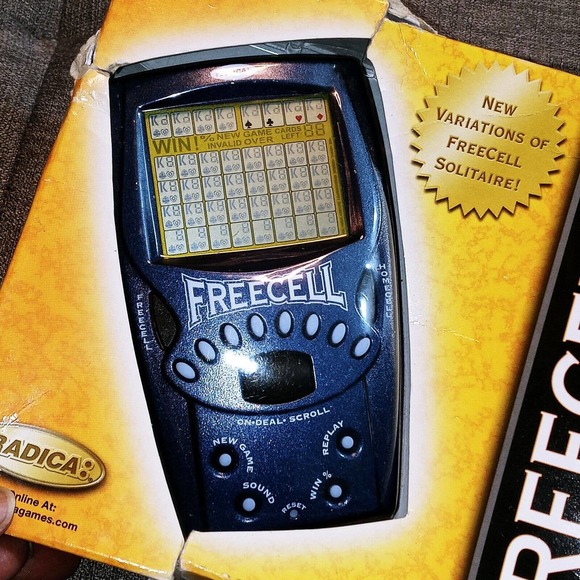 Vintage Radica FreeCell Solitaire Big Screen Blue Electronic Handheld Game NOS - Picture 2 of 6